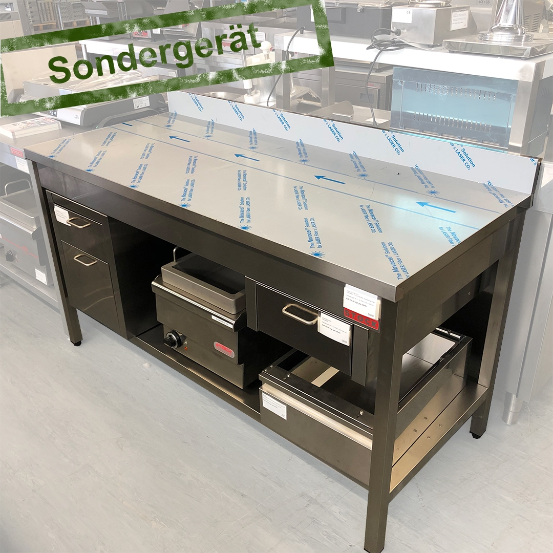 Arbeitstisch, mit Grundboden, Aufkantung hinten
